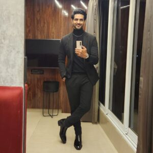 Shakti Arora Instagram - Heard you missed me!
#shaktiarora
#Best actor for #ghumhaikisikeypyaarmeiin