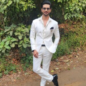 Shakti Arora Instagram - I decide the Vibe!! 😎
.
.
#shaktiarora
#ghkkpm 
#mytoy