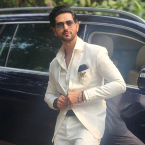 Shakti Arora Instagram - I decide the Vibe!! 😎
.
.
#shaktiarora
#ghkkpm 
#mytoy