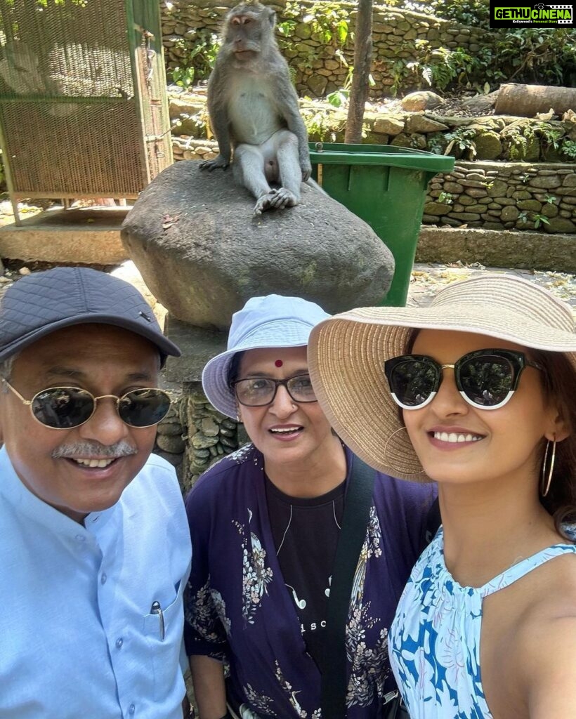 Shakti Mohan Instagram - This is how I wanted to celebrate my birthday this year 🥹Best trip of my life 🌸 Bali was on Papa’s bucket list and I was perpetually scared for their health on this trip but mom & dad are pretty hardcore party people 😆 Will never ever forget this journey. I feel so lucky to be able to travel with them at this age 🧿🙏🏻 Thank you @ayodyabali @desavisesa @alilaseminyak @oneaboveglobal @touristers for this beautiful unforgettable gift 🎁