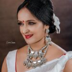Shalu Menon Instagram - ❤️❤️❤️ DOP-@sachinchandraphotography MUA-@sandrabeautyparlour STYLING-@Vasudevan.arun COURTESY-@jayakerala_visualcollections #photographylovers #trending #lovequotes #colours #dancer #actresses #pictures #reelitfeelit #reelit #vedio #trendingfashion #fashion
