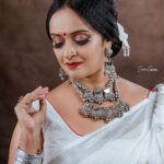 Shalu Menon Instagram - ❤️❤️❤️ DOP-@sachinchandraphotography MUA-@sandrabeautyparlour STYLING-@Vasudevan.arun COURTESY-@jayakerala_visualcollections #photographylovers #trending #lovequotes #colours #dancer #actresses #pictures #reelitfeelit #reelit #vedio #trendingfashion #fashion