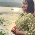 Shalu Menon Instagram - Gud noon all …… have a great weekend to all my social media family out here ….. #instagood #instagram #instadaily #instalike #insta #tamil #tamilnadu #tamilcinema #ilayaraja #ilayarajasongs #romantic #romanticmusic #malayalamsongs #malayalam #malayalamcinema #tamilactress