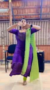 Shalu Menon Instagram - ❤️❤️❤️❤️
#shalumenon#dance #dancereels #dancer #instalove #instaphoto #classical #classicaldancer#actresses #malayalamactress #malayalamserialactress #lovesongs #lovequotes #red #music #sarathmusicdirector #filim #malayalamcinema #indianclassicaldance #bharathnatyamdancer #trendingreels