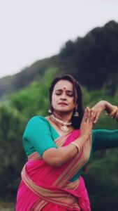 Shalu Menon Instagram - @shalumenonhere 👸👸👸
#actress #shalumenon #dance #dancereels #malluactor #malludancer #coversong #dancer #mallumovies #abcd #indianactress #classicaldance #mollywood #serialactor #mallugram #keralagram #malluinsta #mallureels #sunday #sundayvibes #sundayfunday #morning