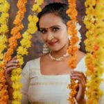 Shalu Menon Instagram - Onam shoot for @shalumenonhere Makeup @sandrabeautyparlour 📸 @sachinchandraphotography #onamshoot #onam #onamcelebration #nadan #makeup #mannar #makeupartistmavelikara #celebrity #makeupshoot #onamphotoshoot Sandra Beauty Parlour