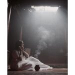 Shalu Menon Instagram - "Immersed in the past, where the allure of yesteryears meets the cultural richness of the present” 🌈 ✂️ @_prism.of.hari_ 📸 @abhimanue_k_raju 🥻 @vasudevan.arun 💄 @sooraj_surendra2022 Asst : @janeesh_vijayan_parayil Crew : @vaisakh_karun @abhijith_td #VintageElegance #InstaGood #PhotoOfTheDay #Beautiful #PicOfTheDay #Trending #InstaPic #PhotoShoot #ExploreMore #LifelsBeautiful #Memories #Wanderlust #AdventureTime #ChasingLight #SunsetLovers #NaturePhotography #TravelGram #Fashionista #VintageVibes #CandidCapture #BehindTheLens Kumarakom Heritage Resort