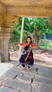 Shalu Menon Instagram - ❤️❤️❤️
#reelsinsta #reelitfeelit #instalove #insta #trendingreels #dancevideo #classicaldance #traditional #temple #lovequotes #dancers #music #indiandance
