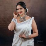 Shalu Menon Instagram - ❤️❤️❤️ DOP-@sachinchandraphotography MUA-@sandrabeautyparlour STYLING-@Vasudevan.arun COURTESY-@jayakerala_visualcollections #photographylovers #trending #lovequotes #colours #dancer #actresses #pictures #reelitfeelit #reelit #vedio #trendingfashion #fashion
