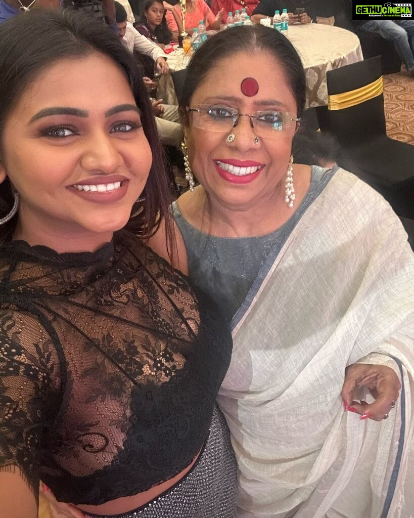 Shalu Shammu Instagram - A pic with my beautiful @shanthipremraj aunty ♥ #shalushamu #shalushamu #memoriesforlife #♥ Radisson Blu, Egmore, Chennai