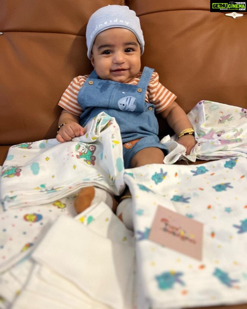 Shamna Kasim Instagram - From his birth @tinyducklings.in is being his favorite and comfort ❤️ Premium Luxuriously soft cozy Sustainable MUSLIN clothing for little ones