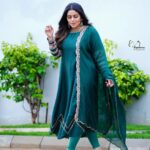 Shamna Kasim Instagram - Confidence has no competition… Costume: @nyrah_couture Jewelry: @emmadi_silver_jewellery Pics: @v_capturesphotography Hairstylist: @hairartistpoojagupta Personal staff: @pranay_kohli @etvtelugu2708 @etvwin #dheepremierleaguelatestpromo #lovemyjob 🧿