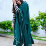 Shamna Kasim Instagram - Confidence has no competition… Costume: @nyrah_couture Jewelry: @emmadi_silver_jewellery Pics: @v_capturesphotography Hairstylist: @hairartistpoojagupta Personal staff: @pranay_kohli @etvtelugu2708 @etvwin #dheepremierleaguelatestpromo #lovemyjob 🧿