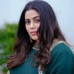 Shamna Kasim Instagram - Confidence has no competition… Costume: @nyrah_couture Jewelry: @emmadi_silver_jewellery Pics: @v_capturesphotography Hairstylist: @hairartistpoojagupta Personal staff: @pranay_kohli @etvtelugu2708 @etvwin #dheepremierleaguelatestpromo #lovemyjob 🧿
