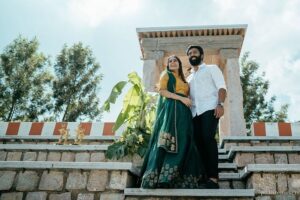 Shanthanu Bhagyaraj Instagram - Throwback to 
#festive Time❤️😍
Just something to post when your missing her here in Madras & she’s all the way across the globe 😏
#throwback #festival #festivetime