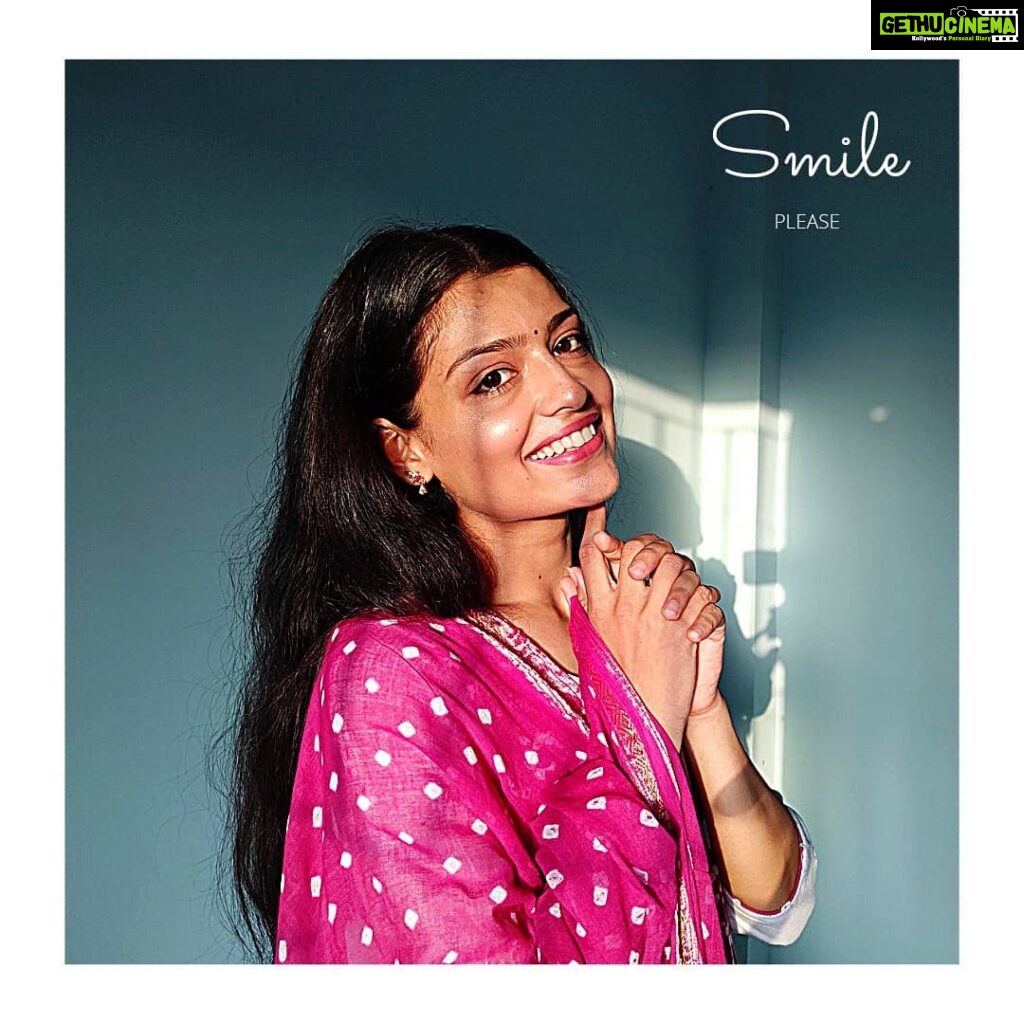 Sharvary Joshi Instagram - Smiles are contagious.. ikr 😘🥰 Now you are smiling too. 💕 #happy #smile #positivevibes #positivequotes #beauty #pink #salwarsuit #cute #love #staypositive #instagood #instagram #actress #actorslife #acting #💕 #lovely #like #follow #actor #model #brightsmile #sharvaryjoshi