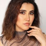 Sheena Bajaj Instagram - A little progress each day adds up to a big results ! #staypostive #loveyourself Shot by @riyabajaj_photography Mua @sunny_makeup_artist Hair @omkaryadavofficial_