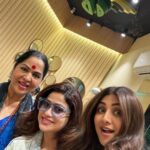 Shilpa Shetty Instagram – Mi Familia♥️

@sunandashetty10 

#FamilyTime #love #unconditional #BlessedWithTheBest