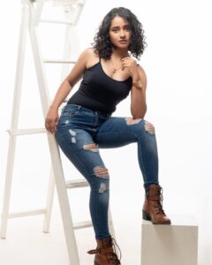 Shilpa Thakre Instagram - In a kinky relationship with my hair 🤭 📸 : @fashion_btphotography 💄 : @nimi_makeoverr 📌 @jamshedhavewala #shilpathakre #expressionqueen #curl #curlyhair #curly #cute #love #bold #photo #photoshoot #photography #photooftheday #photographer #shoot #shoot #black #instagram #instagood #instadaily #instafashion #instamood #morning #morningmotivation