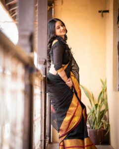 Shilpa Thakre Instagram - फ़ुरसत के पल, शाम सा सुकून
कुछ तुम्हारी बातें , कुछ मेरी बातो में तुम 

🥻 : @shivanimagdum007 
💄 : @aish_makeovers31 
📸 :  @sevenvowstories  @shivank_ghurake 

Managed by : @rakesh_rajesh_shah @rinkeshshah.raw

#shilpathakre #expressionqueen #saree #sareelove #sadagi #gratitude #love #beautiful #photo #photography #photooftheday #photoshoot #photographer #photogram #black #blackgirlmagic #insta #instagood #instadaily #instafashion #instamood