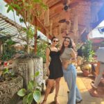 Shiny Doshi Instagram - "Side by side, making memories that last a lifetime." #bff Bawri