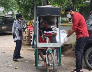 Shirish Sharavanan Instagram - Missing all the big Vinayagar statues at the auto stands ! So just wanted to give them a reason to celebrate! Distributed Essential food supplies to auto drivers in my area to encourage them on the occasion of #vinayagarchathurthi & #madrasday ! Let’s celebrate together! #chennai #automan