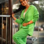 Shivani Baokar Instagram - You're not wearing enough highlighter if you can't see it from space ✨💁🏻‍♀️❤️😛 PC @milindshirke MUA @makeupbyberdesaurabh Outfit @howwhenwearclothing Location deets @the.tipsytiger