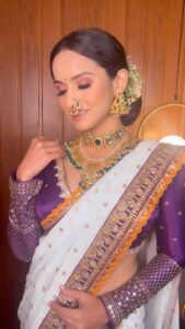 Shivani Baokar Instagram - मनमोहक 🥰

Makeup & hair - @makeupbyberdesaurabh 
Photographer- @kunal_mohite_photography 
Styling - @makeupbyberdesaurabh @style_by_pradnyaaaaa__ 
Designer - @rashmi.s_the_rental_boutique 
Jewellery- @heritage_charms 
Nath & earrings - @morpankh_jwells 
Location - @setsinthecity.in 
Shoot managed - @style_by_pradnyaaaaa__

#shivanibaokar #instagram #marathmolalook #marathimulgi #nath #marathisaj #celebrity #marathiculture #makeupartist #viralreels