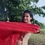 Shivani Baokar Instagram - Can life be so simple? ❤️ Winds.... nature... beautiful days....farms... family... friends ❤️ #mysolapurthrowback Thanks to @saileerajpurenagane for arranging such a beautiful trip 😇 PC @learninginnprogress Solapur