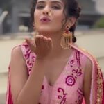 Shivani Baokar Instagram - One on this beautiful song 💝 @kedarshindems @sanashinde @ankushpchaudhari @everestentertainment @sanjaychhabriaofficial @ajayatulofficial @shreyaghoshal #marathisong #marathi #maharashtra #traditional #traditionalwear #trending #hairstyles #chyd #padwaoutfit MUA @makeupbyberdesaurabh Dress by @vrushalee_fashion_studio Styled by @saileerajpurenagane