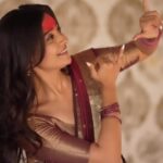 Shraddha Dangar Instagram – मुकुट मिला वैभव मिला , और मिला सम्मान 
लेकिन तुम बिन व्यर्थ सब , स्वर्णकोटि का मान !
– कृष्ण (राधा) से 
.
Recreated #sitaramam #tharalitharali .
.
shot by @hitesh_paunikar 
Look created by @aanalsavaliya
Btw tried my hands on edit for the first time 🥹
Curated @nisharmansuri
.
.
.
.
.
#radhakrishna #krishna #tumpremhotumpreetho #prem #krishnavani #krishnaquotes #radharani #instareels #classicaldance #kathak