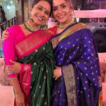 Shreya Bugde Instagram - मागच्या वर्षी सारखच या वर्षी सुद्धा मा.मुख्यमंत्री साहेबांनी ,मुख्यमंत्री निवासस्थानी बाप्पाचं दर्शन घेण्यास आमंत्रण केलं ...त्यांच्या सोबत सगळ्या कुटुंबीयांनी जातीने आमची विचारपूस करून पाहुणचार केला ... सोबत सगळी मित्र मंडळी होतीच ..मजा अली !!! @cmomaharashtra_ @drshrikantshinde खूप खूप आभार 🙏 Varsha Bungalow Official Residence of Chief Minister of Maharashtra