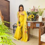 Shreya Bugde Instagram - सण गौरी गणपतीचा आला .....🌻 📸: @abhidnya.u.b 😘😘 Music courtesy: @tushardeval 😀😍