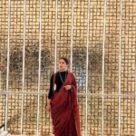 Shreya Bugde Instagram - Saree……..soirée………🤍🤍🤍 . . . 👉Backdrop courtesy: @nmacc.india 👉last minute styling /saree: mothership @nutanbugde 😘😘😘 #swipeswipeswipe➡️ Nita Mukesh Ambani Cultural Centre