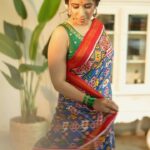 Shreya Bugde Instagram - बयां कैसे करे उसकी सादगी को हम , परदानशीं थे हमी से और निगाहें भी हमीं पर थी . . . For: @aartexpo @aartexpo presents handloom designers & weavers exhibition & sale. Date :1st, 2nd and 3rd June 2023, showcasing sustainable & eco-friendly products of artisans, weavers & designers from all over India. Venue : Valecha Hall, Juhu. Time : 10:30am to 8pm Do visit us ! Saree : @lajushaparia 📸: @rachitvoraphotography