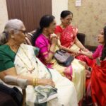 Shreya Bugde Instagram - पुण्यात नटरंग अँकॅडमी तर्फे प्रतिवर्षी देण्यात येणाऱ्या *शाहीर मधू कडू स्मृती नटरंग प्रतिष्ठान कला गौरव पुरस्काराने *सन्मानित करण्यात आले !! एका अतंत्य देखण्या आणि नेटक्या सन्मान सोहळयाचे आयोजन केल्याबद्दल सगळ्यांचे आभार आणि कौतुक ... @swardapbapat @jatinpande खूप खूप आभार पुण्याचे लाडके पालक मंत्री - मा .श्री . @chdadapatil ह्यांचे व त्याच बरोबर गेली अनेक वर्षे मराठी प्रेक्षकांच्या मनावर अधिराज्य गाजवणाऱ्या सगळ्या दिग्गज अभिनेत्री माझं कौतुक करायला आल्या ..त्या सर्वजणींच्या हस्ते हा पुरस्कार स्वीकारताना विशेष आनंद झाला ..त्यासाठी आदरणीय लीला गांधी ,अशा काळे ,सुहासिनी देशपांडे जयमाला इनामदार, प्रिया बेर्डे व मेघराज राजे भोसले ह्यांचे सुद्धा विशेष आभार . आणि माझ्यावर कायम प्रेम करणाऱ्या रसिक मायबाप प्रेक्षकांचेही मनापासून आभार .. लोभ आहेच तो वृद्धिंगत व्हावा ❤️ MUA: @kavitakoparkar @saree : @pratha_sarees Balgandharv Rang Mandir Pune