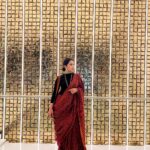 Shreya Bugde Instagram - Saree……..soirée………🤍🤍🤍 . . . 👉Backdrop courtesy: @nmacc.india 👉last minute styling /saree: mothership @nutanbugde 😘😘😘 #swipeswipeswipe➡️ Nita Mukesh Ambani Cultural Centre