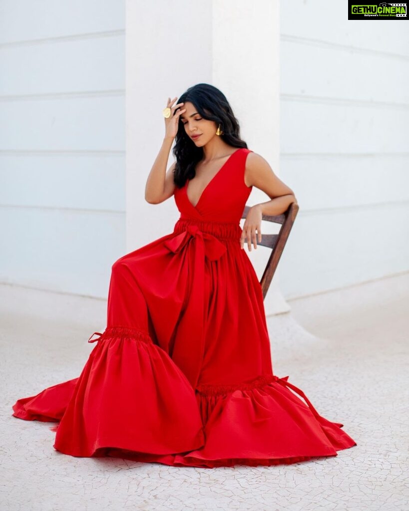 Shriya Pilgaonkar Instagram - Just looking like a …🤭💃🏻 Stylist @shreejarajgopal Hair @darshana.mule Makeup - moi Photos by @_aniketbhunia_ Wearing @therealblife Jewellery @kassajewels #Ladyinred