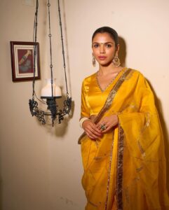 Shriya Pilgaonkar Instagram - 🪔💛 🙏🏼 दिवाळी फराळ excitement max ! Photos @palashsverma Styled by @bombaebyaisha Hair @darshana.mule Makeup - 🙋🏻‍♀️ Wearing @raw_mango Earrings @curiocottagejewelry #Saree #Rawmango #Diwali #Ootd #Indian #Traditional #stylefile #ShriyaPilgaonkar #Yellow