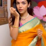 Shriya Pilgaonkar Instagram - Ma’s Saree , Aji’s jewellery and my bindi 🧡 #Saree #Traditional #ganeshchaturthi #Heritage