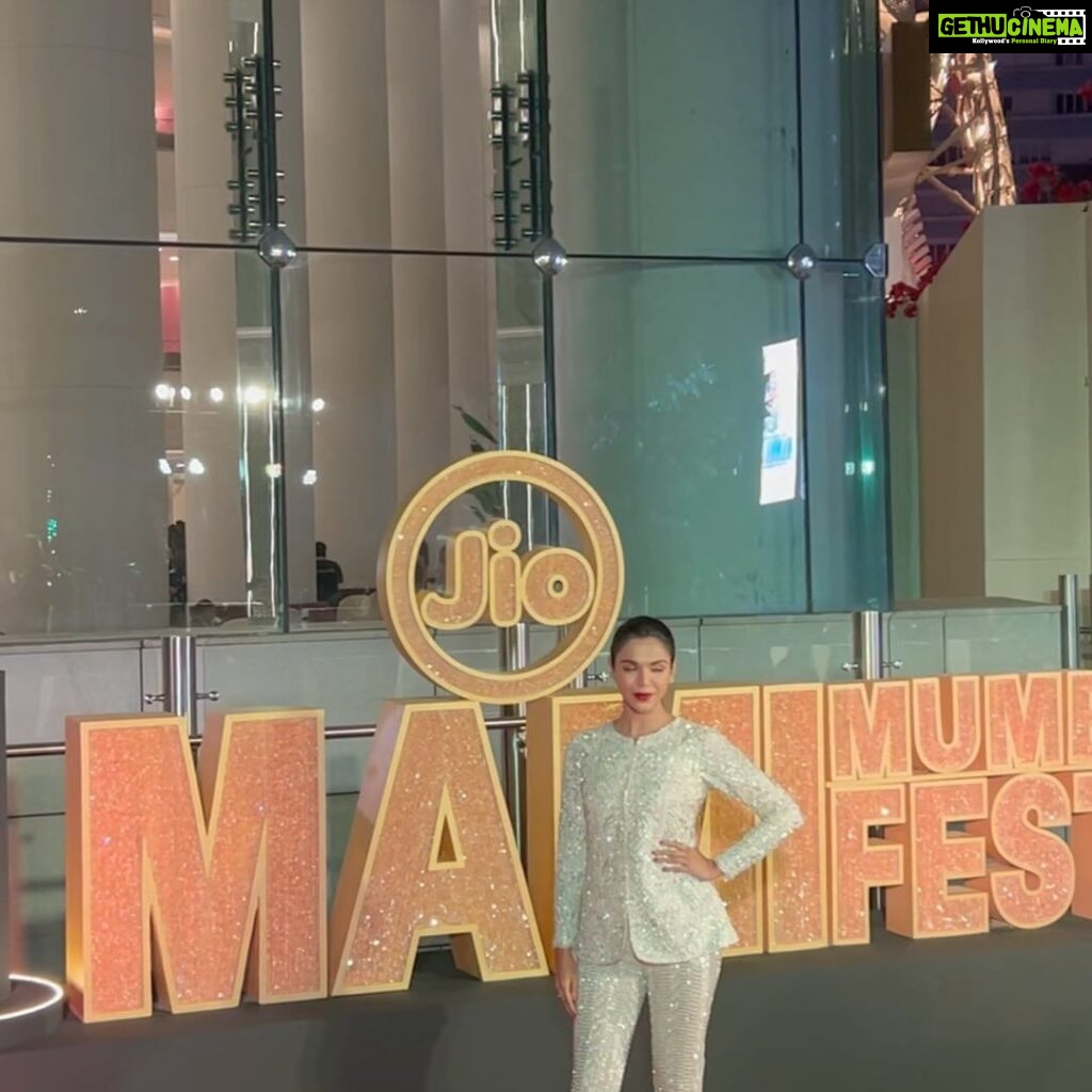 Shriya Pilgaonkar Instagram - MAMI Opening night @mumbaifilmfestival 🎬🥂 So happy that my favourite film festival is back in all its glory . So many memories associated with MAMI over the years. This year was special as I got to be part of the jury of Mumbai dimensions .Exciting week ahead ! Styled by @shreejarajgopal Wearing @dishapatilpretcouture Photos @portraitsbyvishal Jewellery @anmoljewellers HMU @darshana.mule @ravi090779