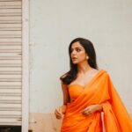 Shriya Pilgaonkar Instagram - रंग दे तू मोहे गेरुआ 🧡🎬 Styled by @shreejarajgopal Mua @makeupandhairbyshruti Hair @darshana.mule Photos by @simonegandhi • Wearing @ekayabanaras Jewels @studioviange @viangefinejewels #Saree #Orange #ootd #Stylefile #Indian #ShriyaPilgaonkar