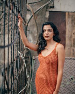 Shriya Pilgaonkar Instagram - 🧶📸@bharat_rawail 
@bombaebyaisha x @abhishekindu 

#Portraits #onthego #Raw #ShriyaPilgaonkar #bharatxshriya
