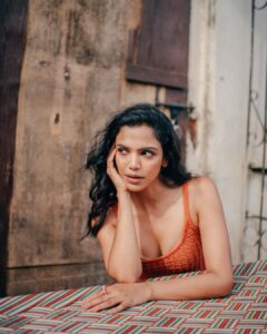 Shriya Pilgaonkar Instagram - 🧶📸@bharat_rawail 
@bombaebyaisha x @abhishekindu 

#Portraits #onthego #Raw #ShriyaPilgaonkar #bharatxshriya