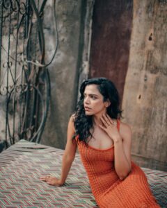 Shriya Pilgaonkar Instagram - 🧶📸@bharat_rawail 
@bombaebyaisha x @abhishekindu 

#Portraits #onthego #Raw #ShriyaPilgaonkar #bharatxshriya