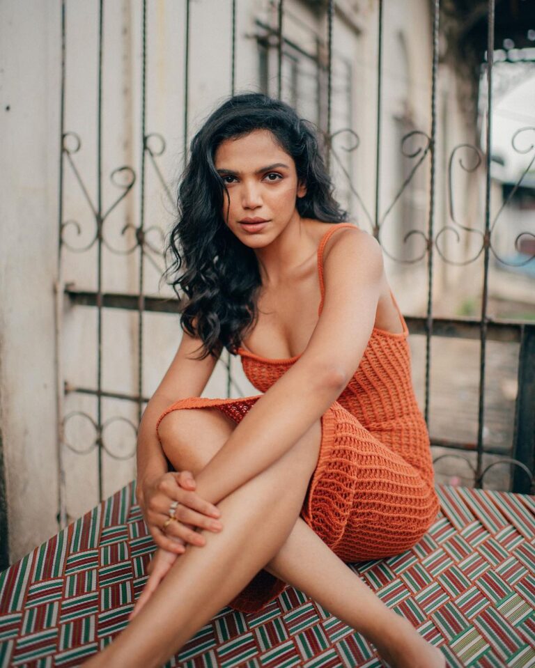 Shriya Pilgaonkar Instagram - 🧶📸@bharat_rawail @bombaebyaisha x @abhishekindu #Portraits #onthego #Raw #ShriyaPilgaonkar #bharatxshriya