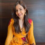 Shruthi Prakash Instagram - A little sunshine on your feed 🧸🌻 #shrutiprakash #yellow #smile #ethnic