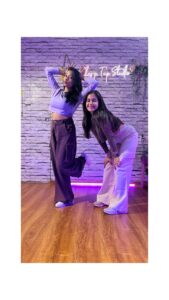 Shruthi Prakash Instagram - Outta sight but still on your mind 🫢

Thank you @archivira for this impromptu sessh!♥️
You’re the best🌟
Studio @clapptapstudio 

#shrutiprakash #dance #réel #fun #vibing #yay #trending