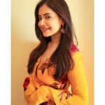 Shruthi Prakash Instagram - She’s definitely smiling from within.. haina? Alwa?♥️🥺 Loving the response 🙏 Styled by my cutie @priyavajani Wearing @asopalav Earrings @suki.jewellery MUA @makeoverwith_jyotikrishna HAIR @divyasriharimakeovers Beautifully captured by @wime_studios #shrutiprakash #promotions #film #yay #kadalatheeradabhargava #firstday