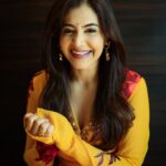 Shruthi Prakash Instagram - Let the sun lead you home , my little sunflower 💛 Wearing @asopalav Earrings @suki.jewellery MUA @makeoverwith_jyotikrishna HAIR @divyasriharimakeovers Styled by @priyavajani Pc @wime_studios #shrutiprakash #yellow #promotions #vibrant #yay